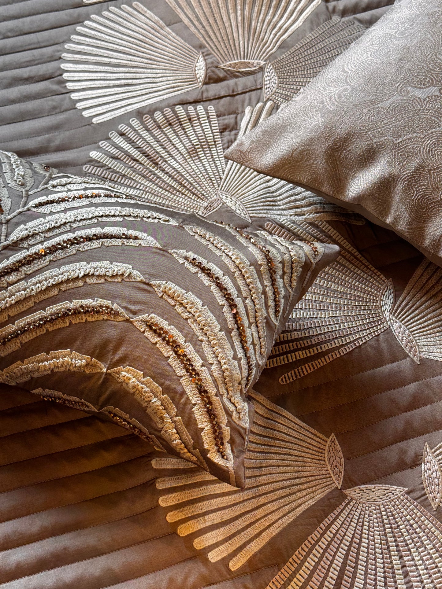 The Brown Knot Bedding Set