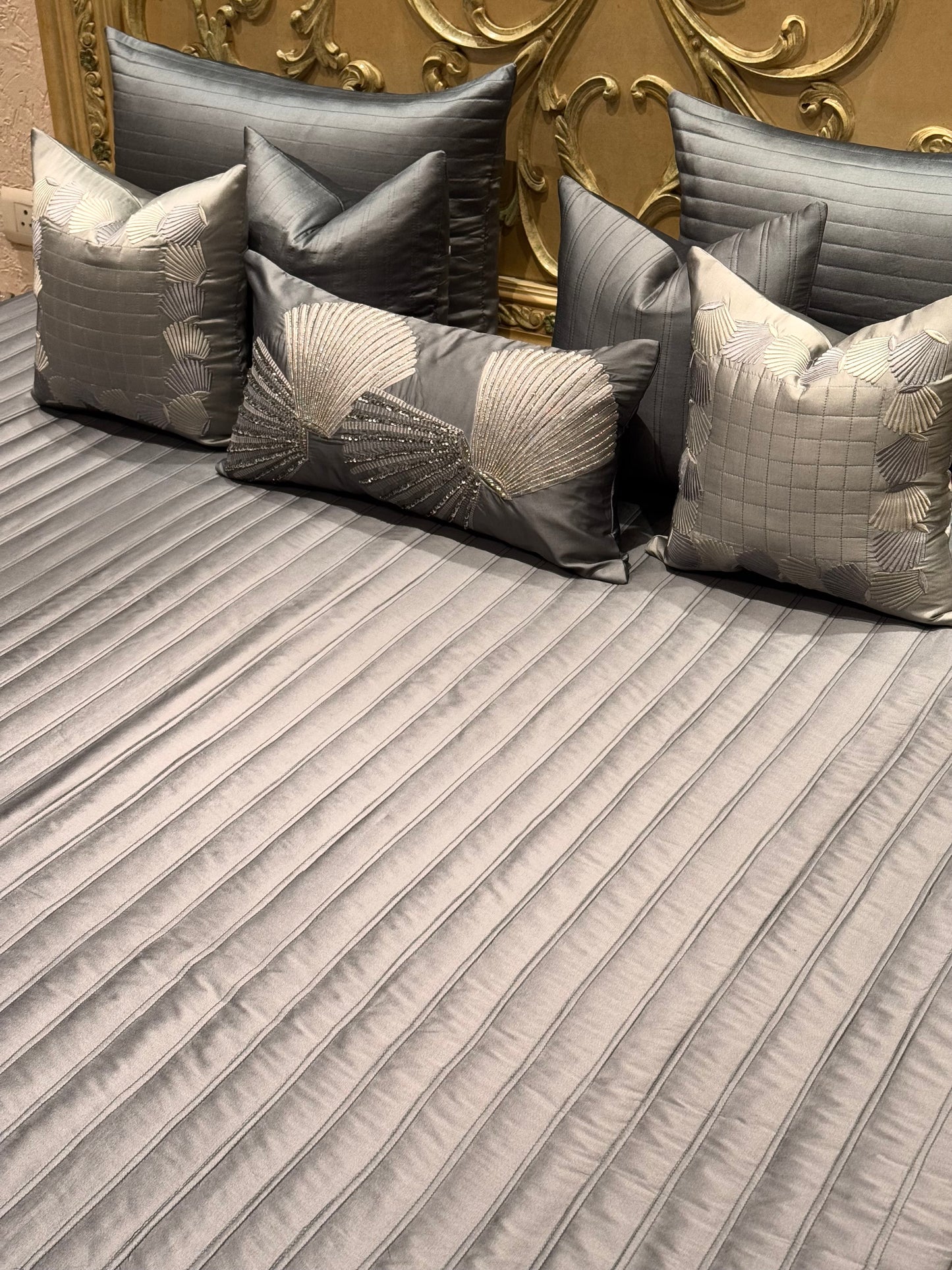 The Grey Fan Bedding Set