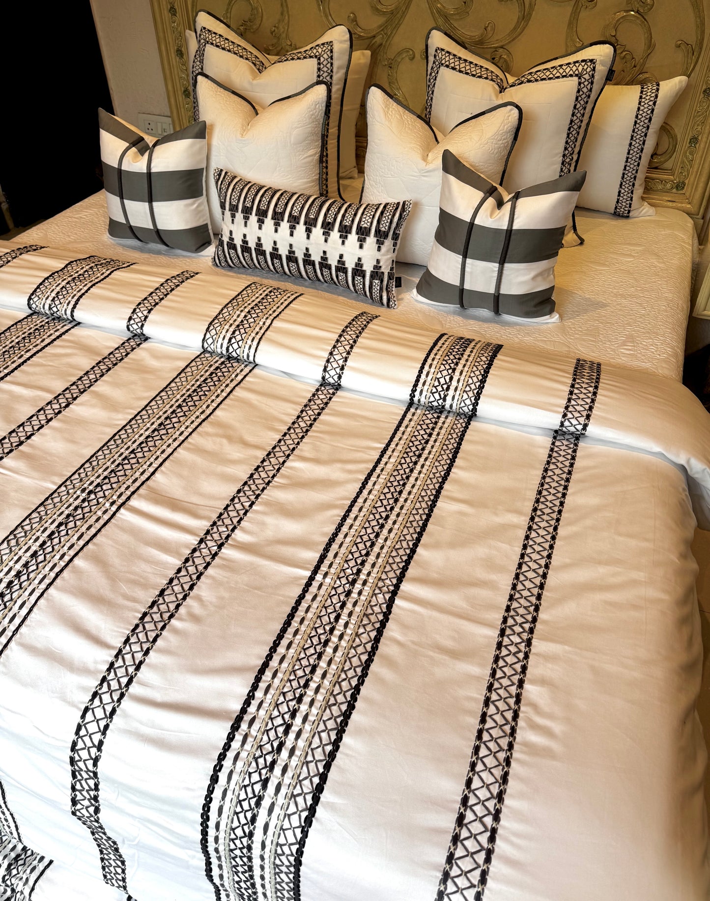 The Windsor Hand Embroidered Set