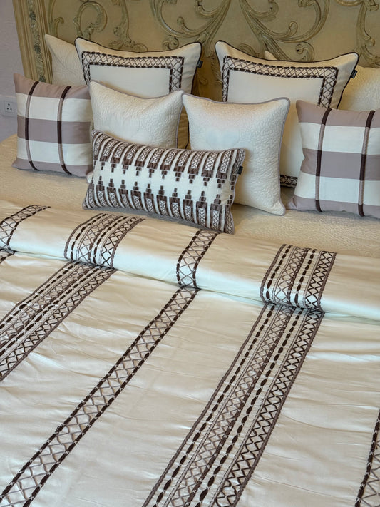 The Ivory Beige Windsor Duvet Set