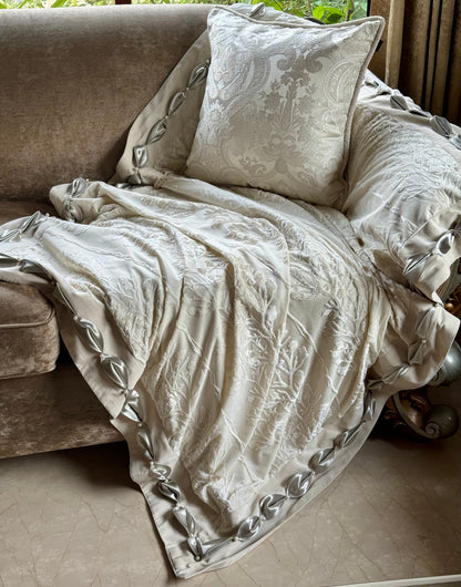 The Pearl Seashell Throw