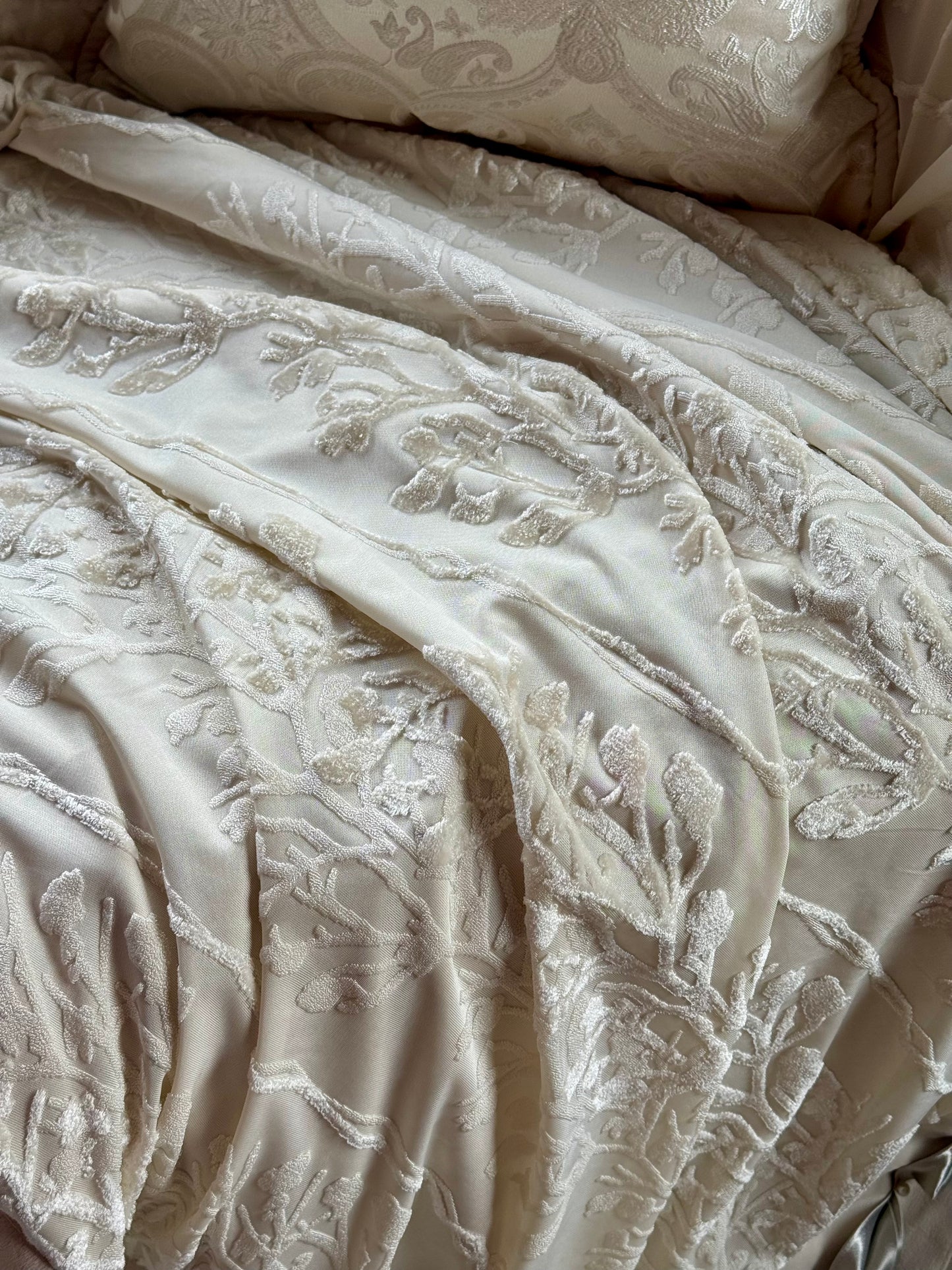 The Pearl Seashell Throw