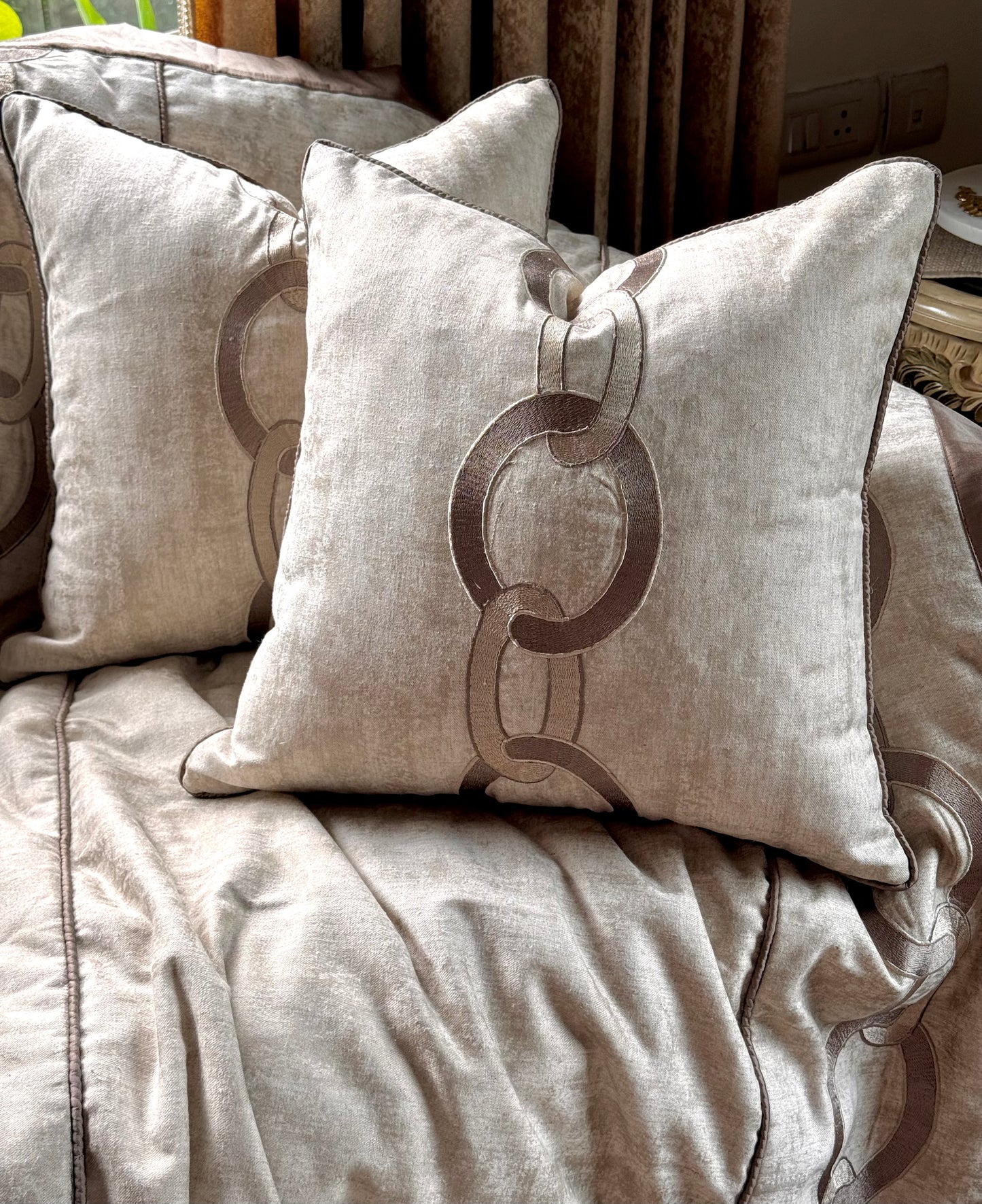 The Monarque Cushion Cover