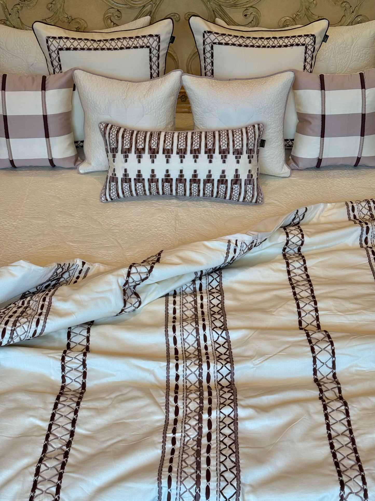 The Ivory Beige Windsor Duvet Set