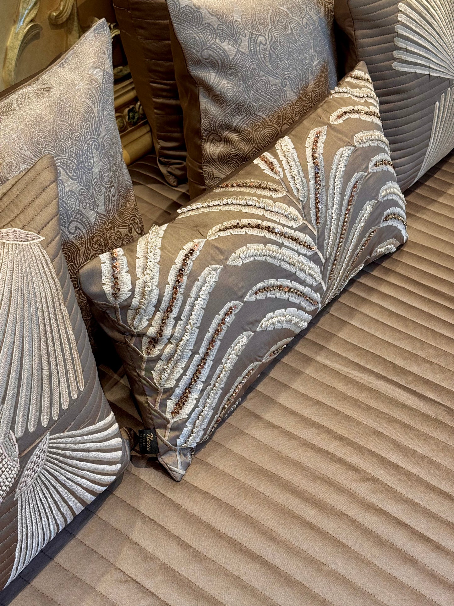 The Brown Knot Bedding Set