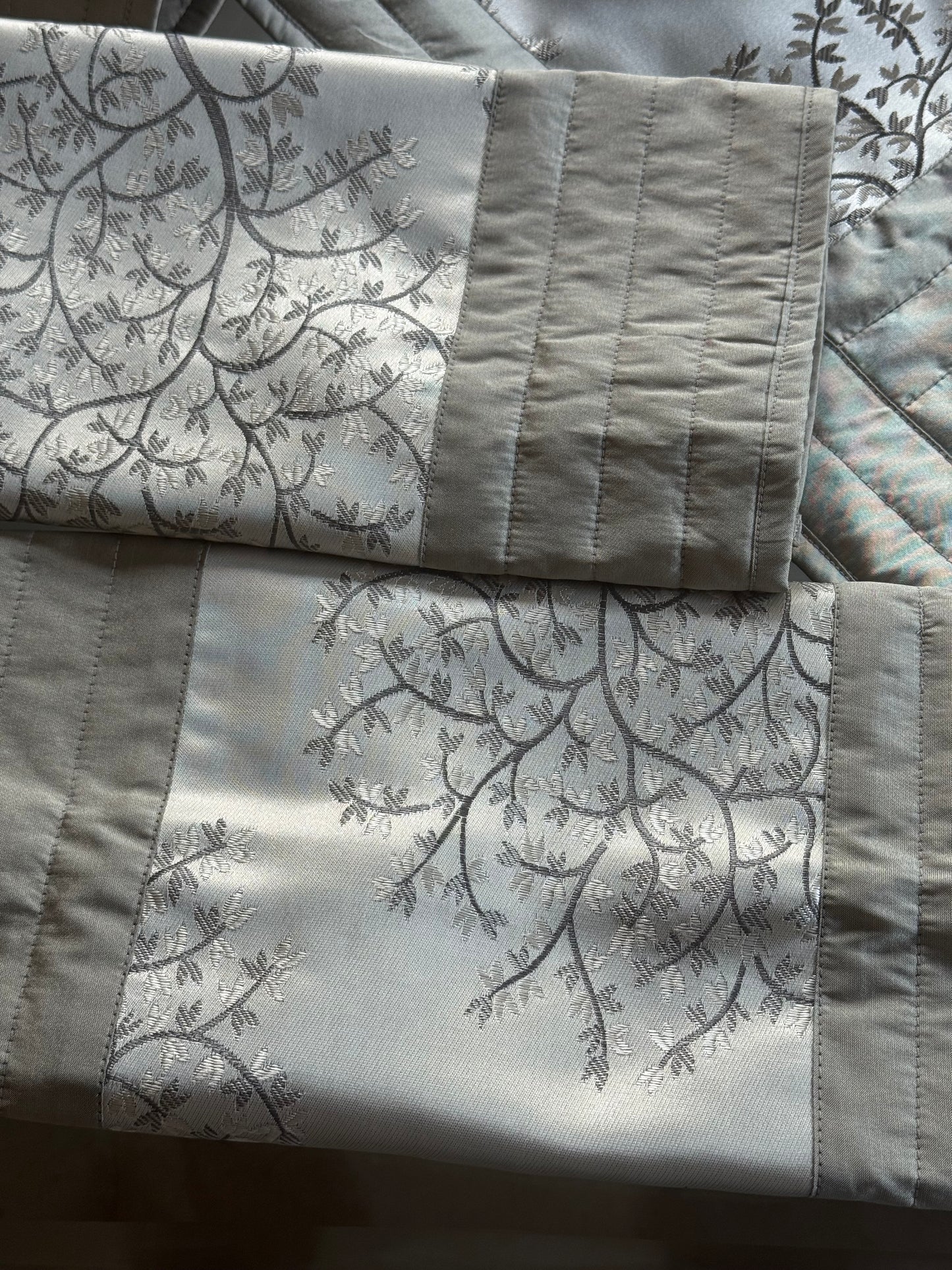 The Soft Green Tree Table Linen Set