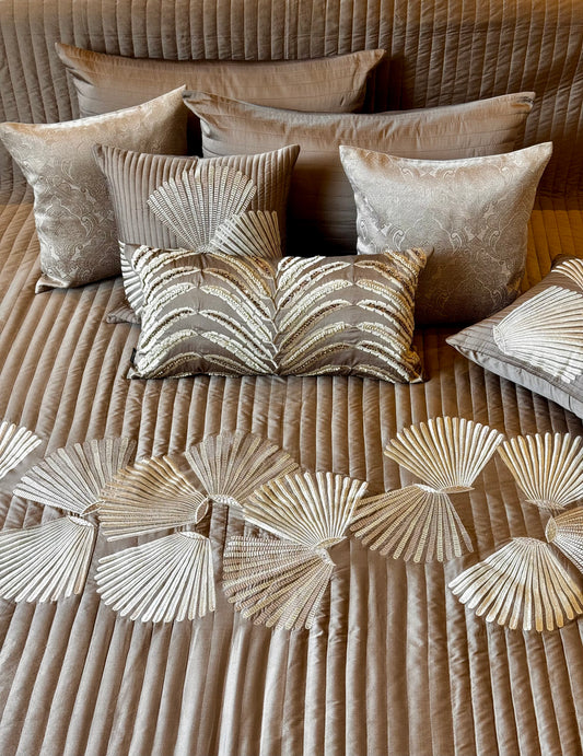 The Brown Knot Bedding Set