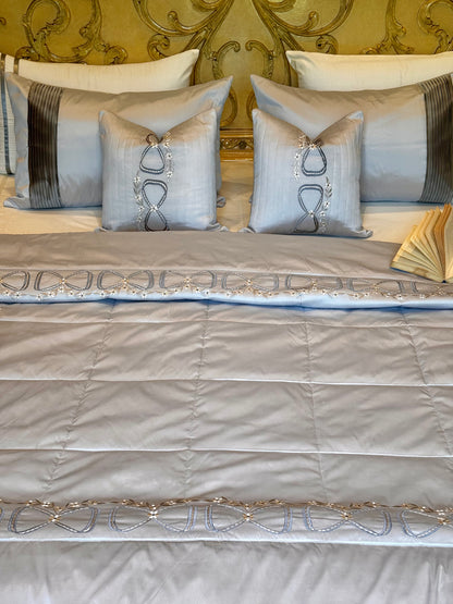 The Light Grey Infinity Quilt Set
