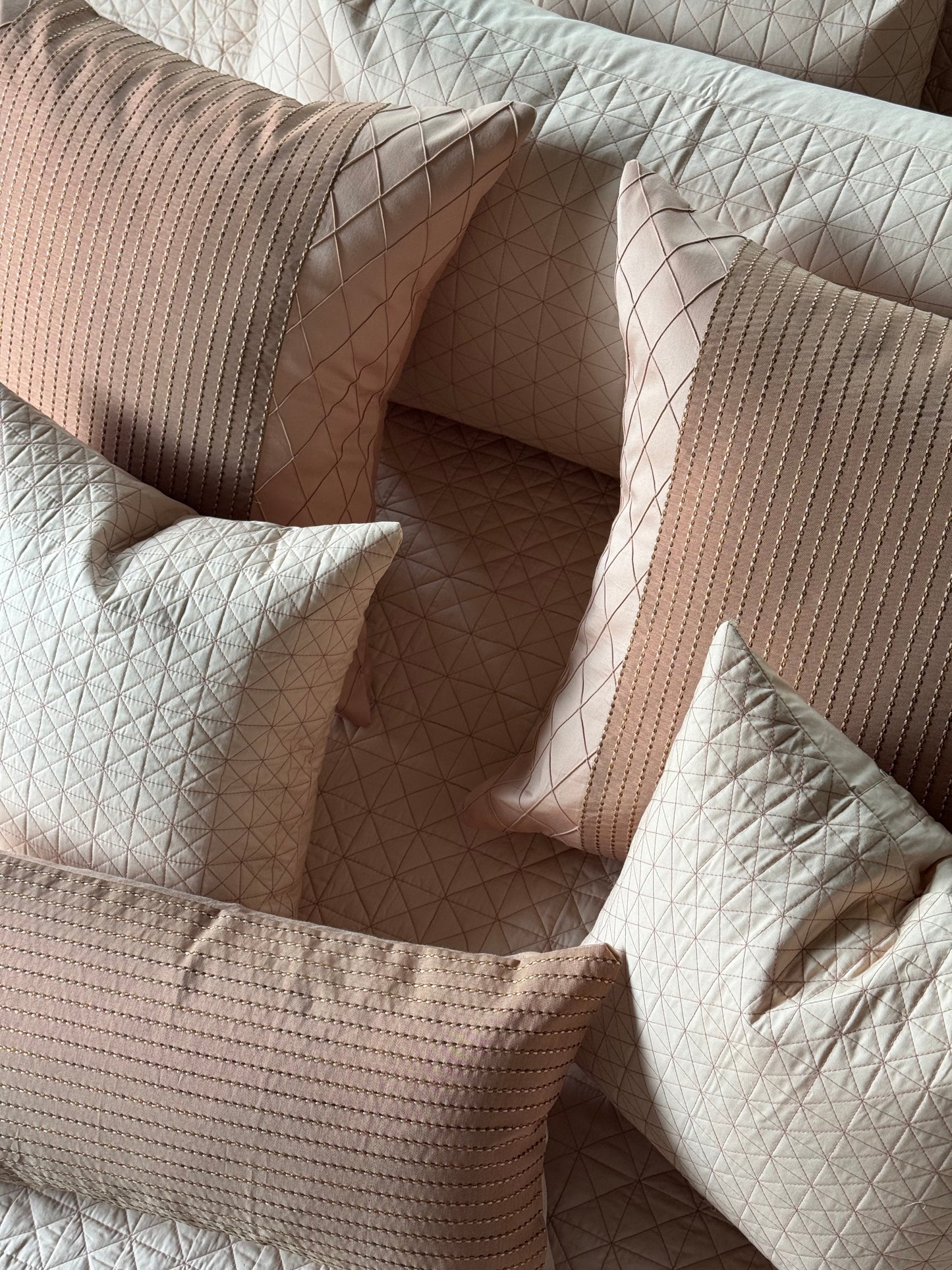 The Peach Linear Bedding Set