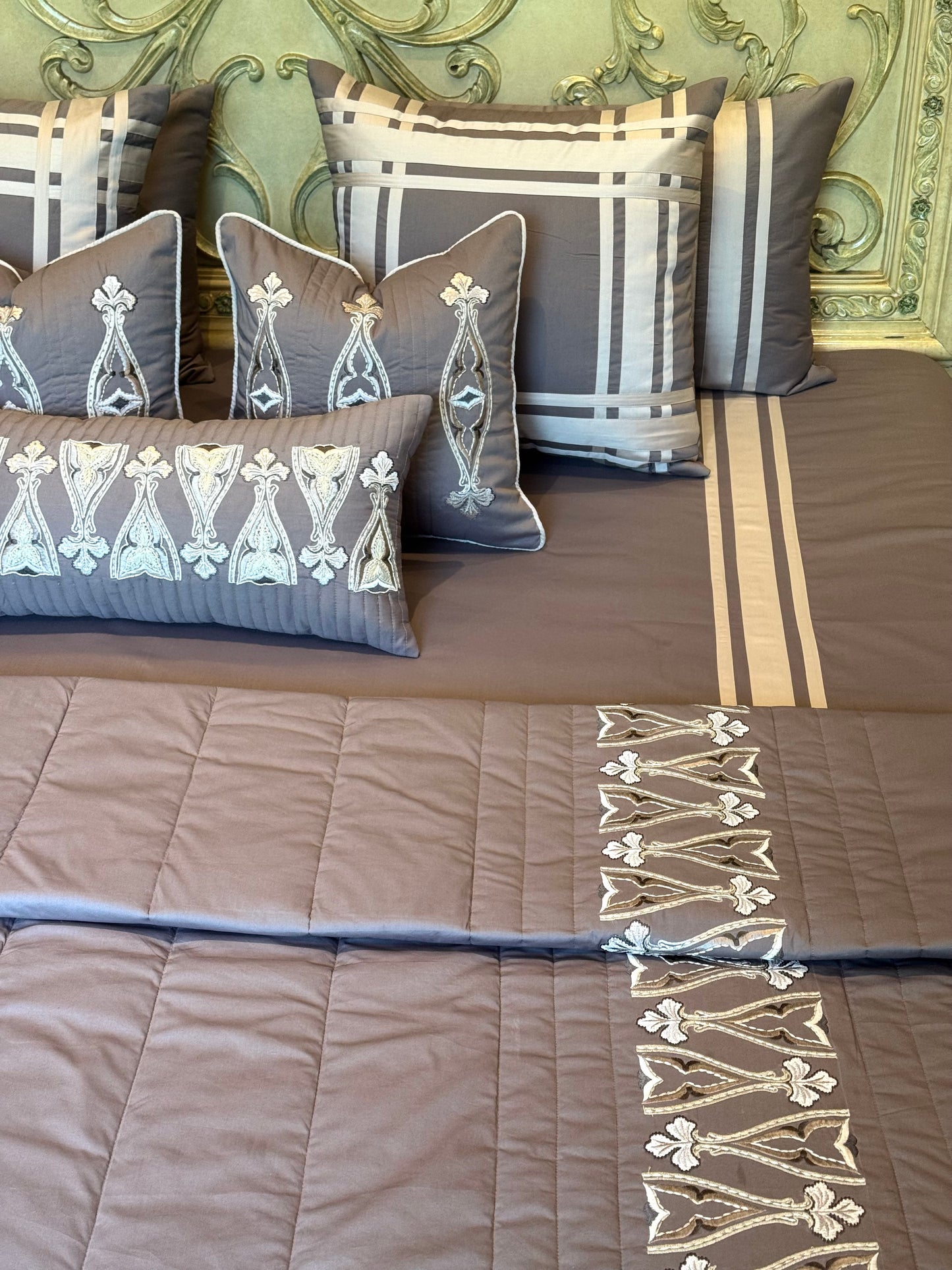 The Brown Heirloom Quilt Set