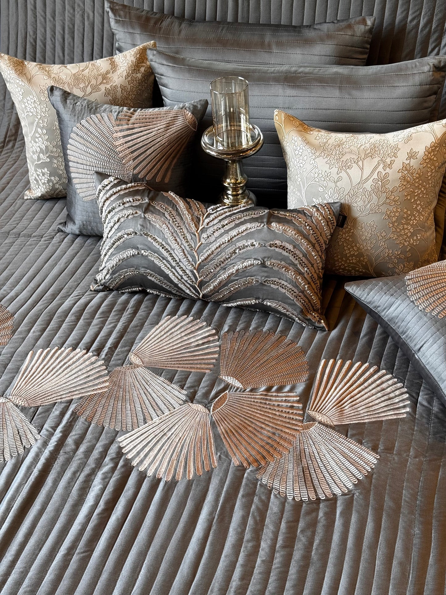 The Grey Knot Bedding Set