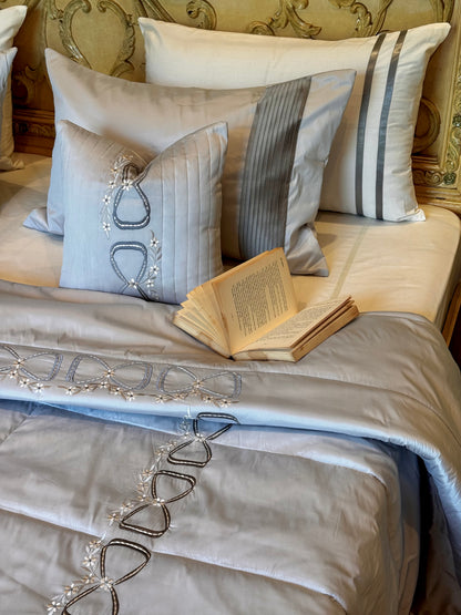 The Light Grey Infinity Quilt Set