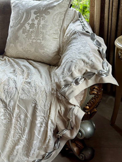 The Pearl Seashell Throw