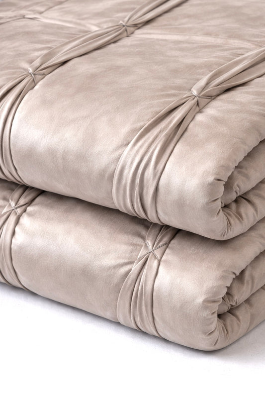 The Greige Pleat Quilt