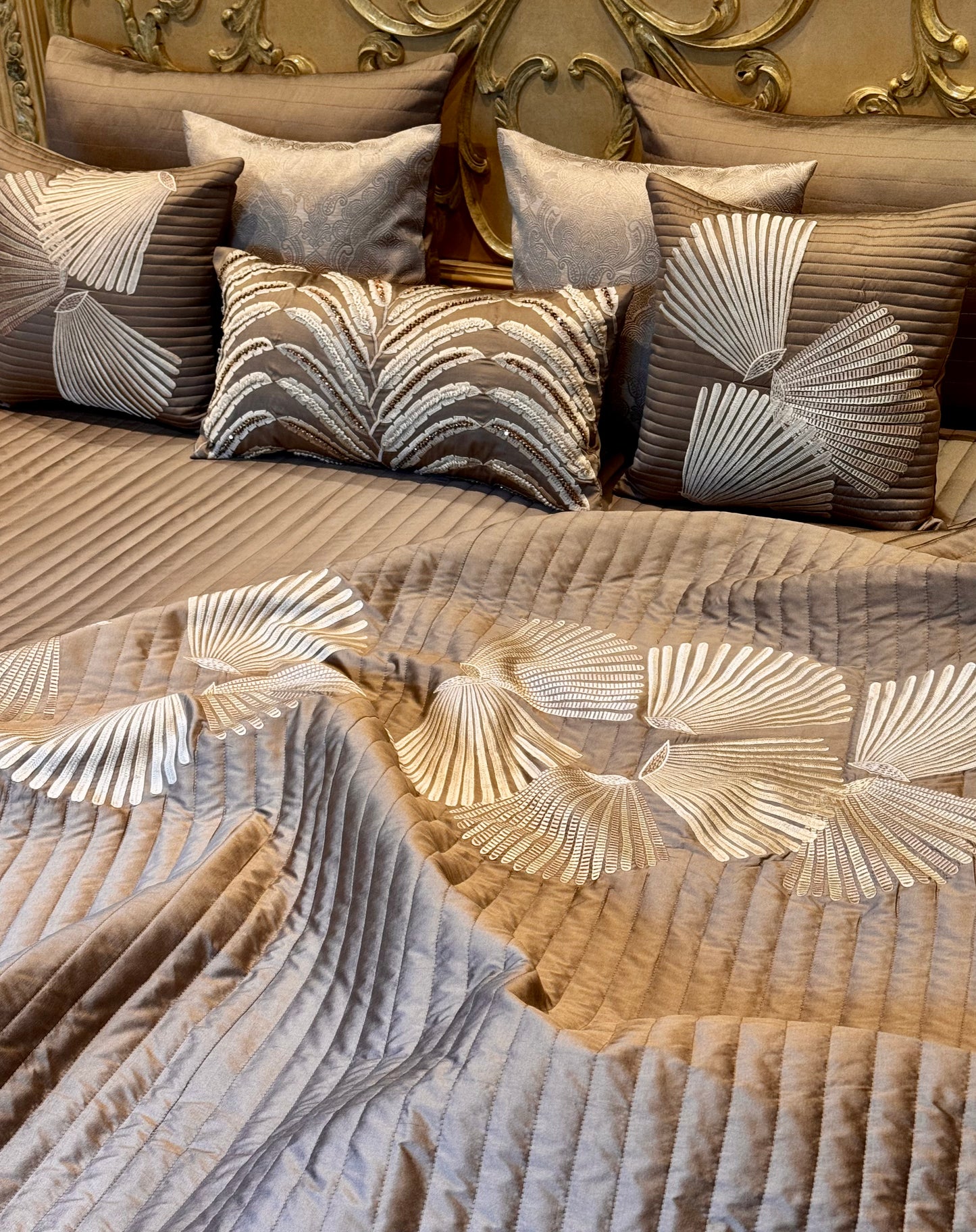 The Brown Knot Bedding Set