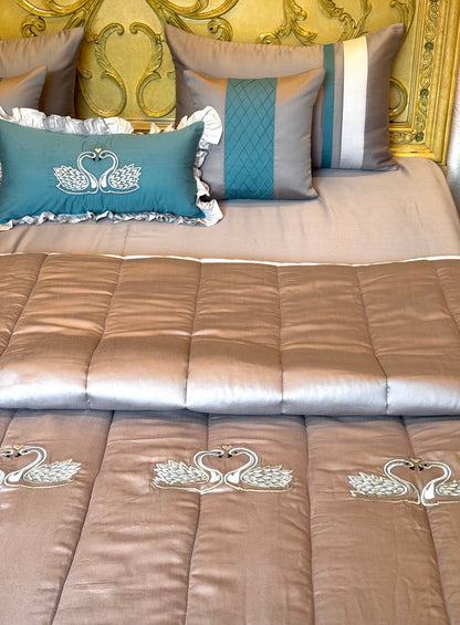 The Grey Swan Quilt Set