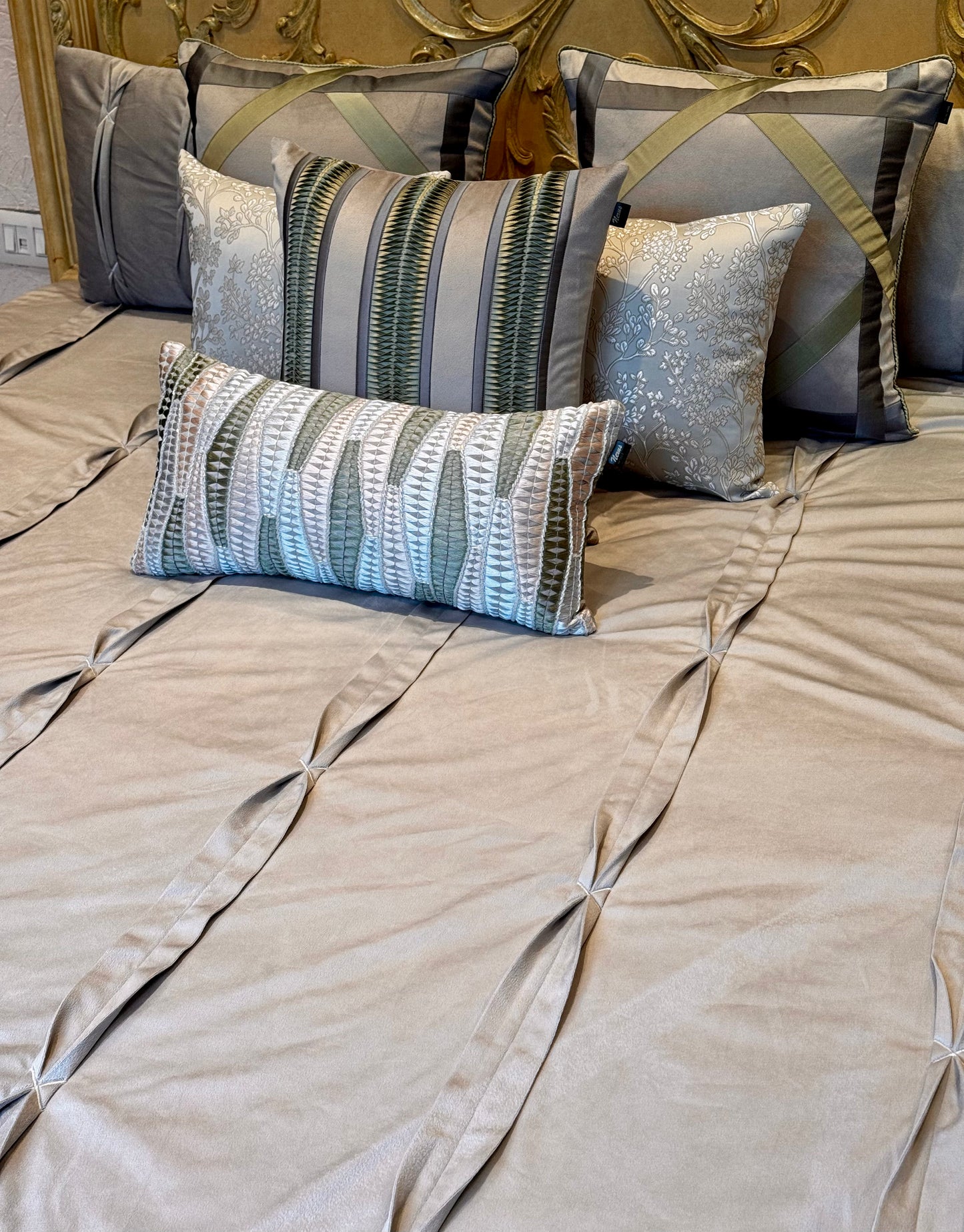 The Grey Azra Bedding Set