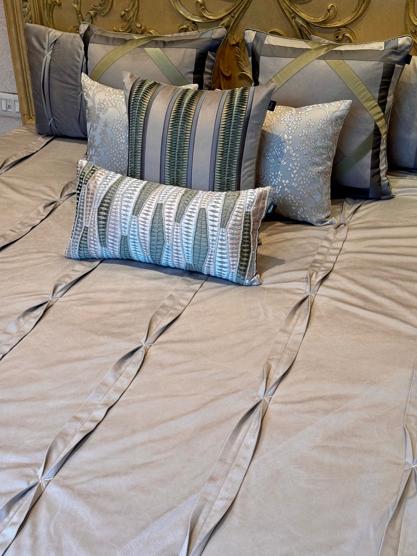 The Grey Azra Bedding Set