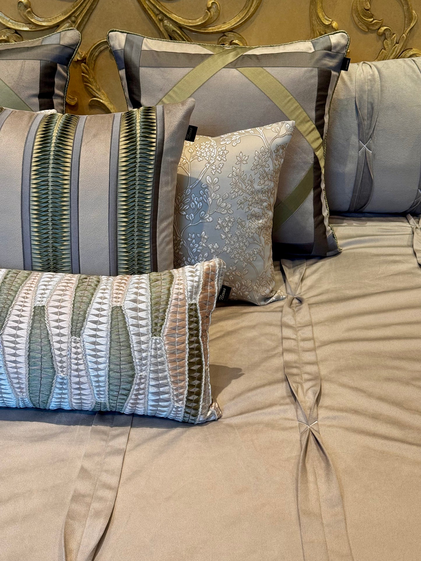 The Grey Azra Bedding Set