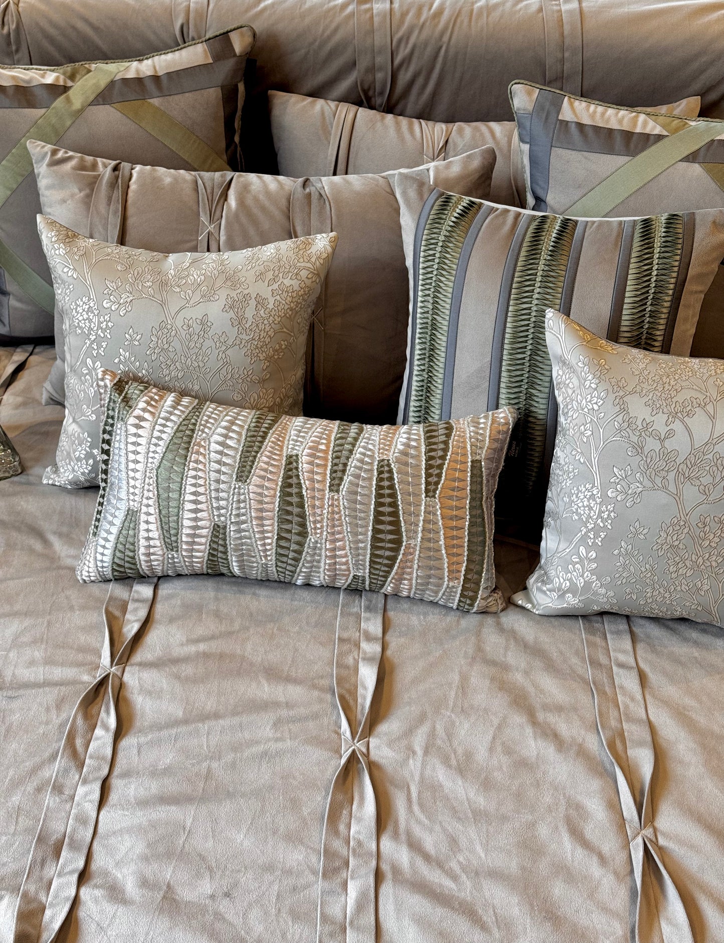 The Grey Azra Bedding Set