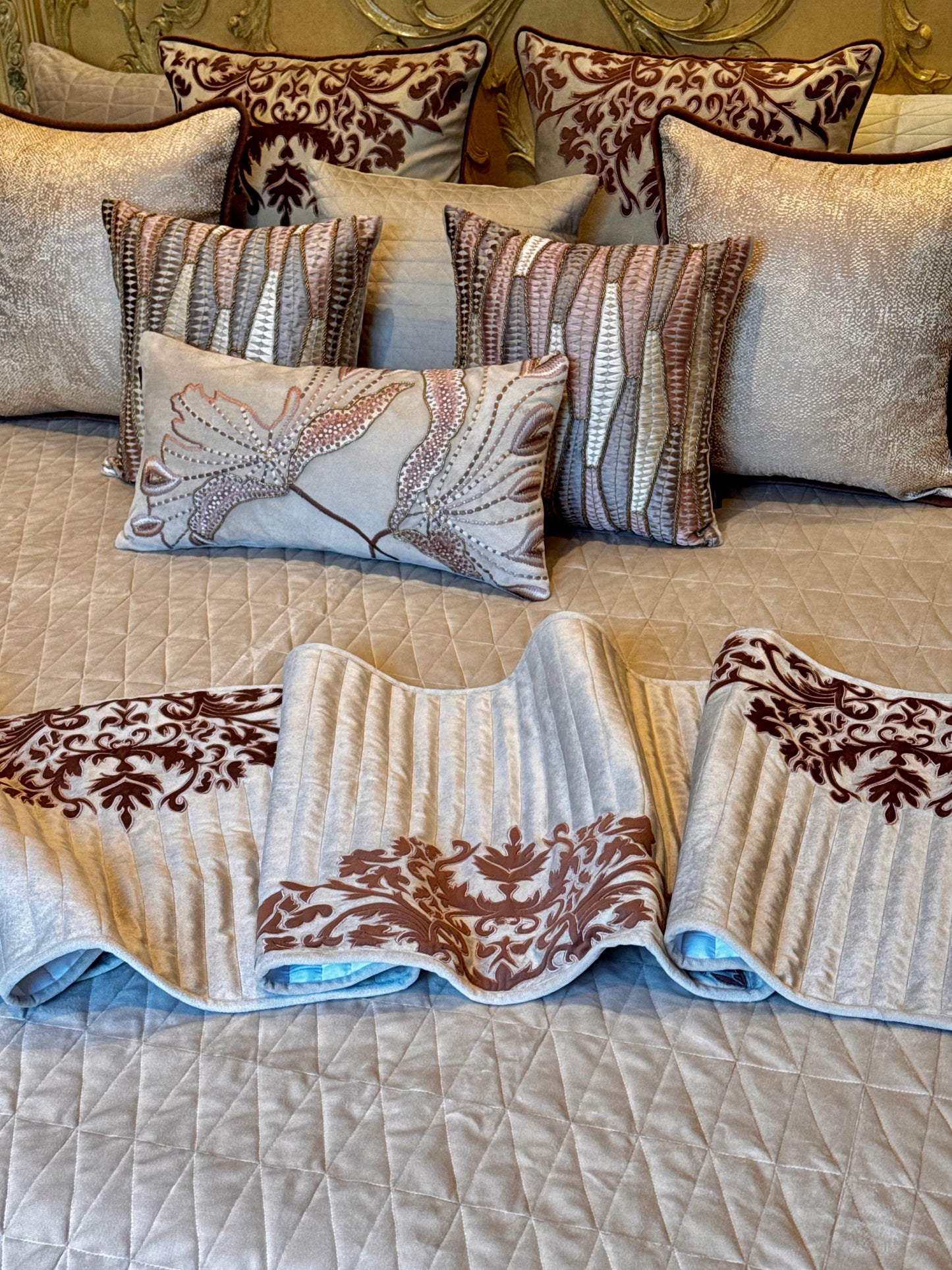 The Firdous Bedding Set