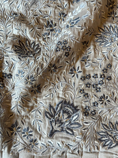 The Silver Petal Bedding Set