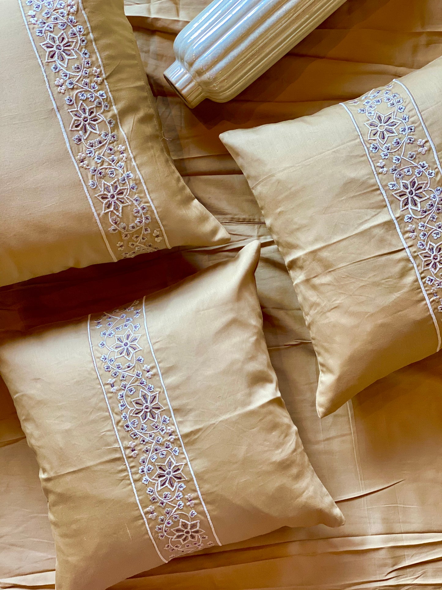THE GOLD HERITAGE BEDSHEET SET