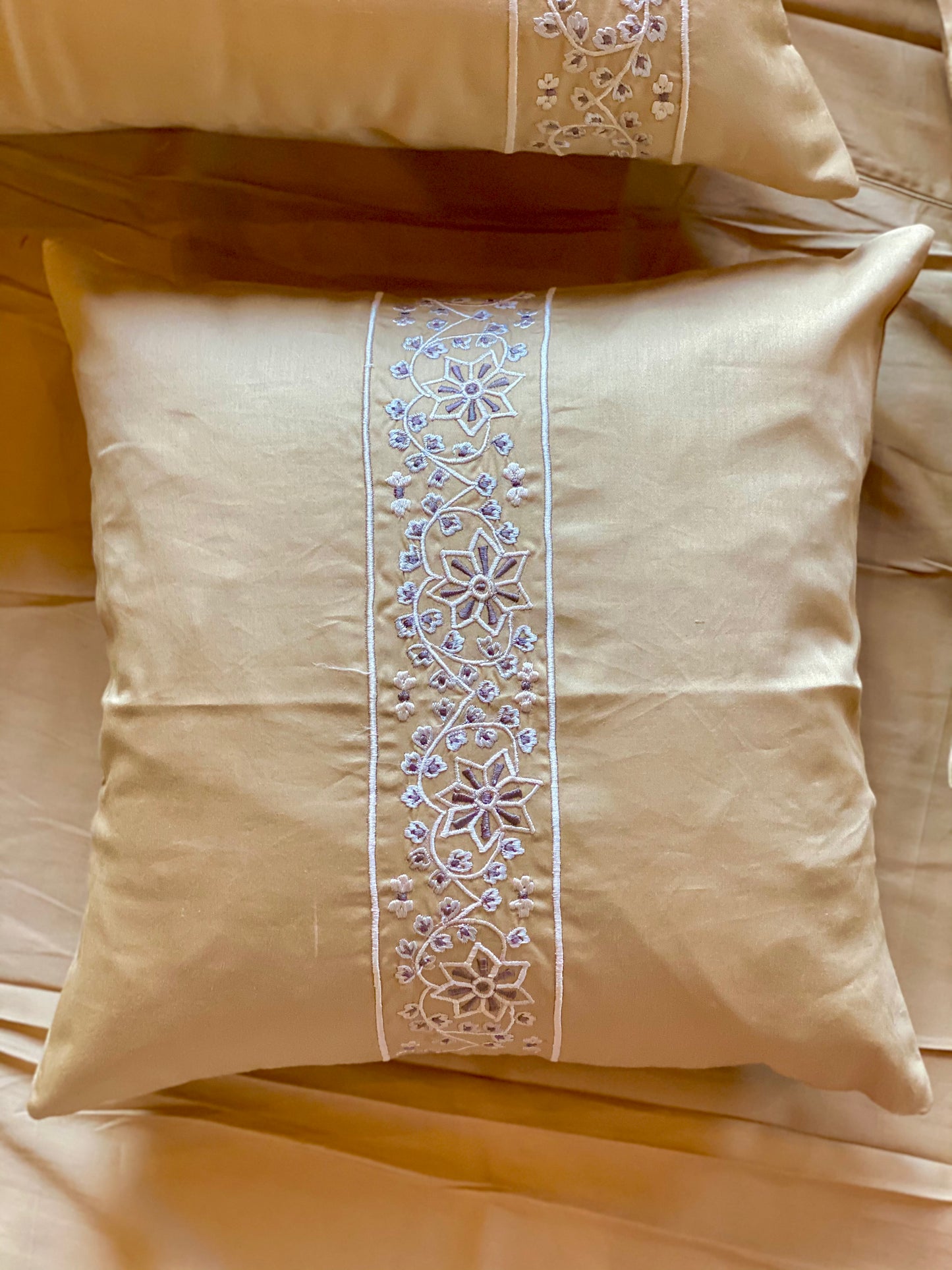 THE GOLD HERITAGE BEDSHEET SET