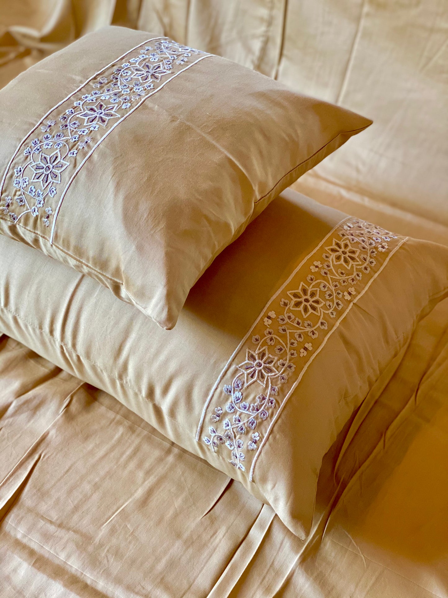THE GOLD HERITAGE BEDSHEET SET