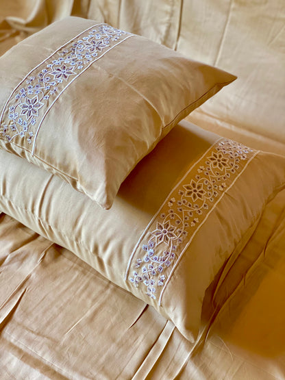 THE GOLD HERITAGE BEDSHEET SET