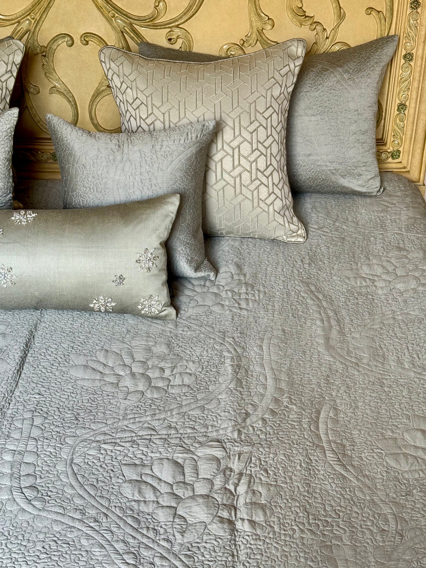 The Green Bloom Bedding Set