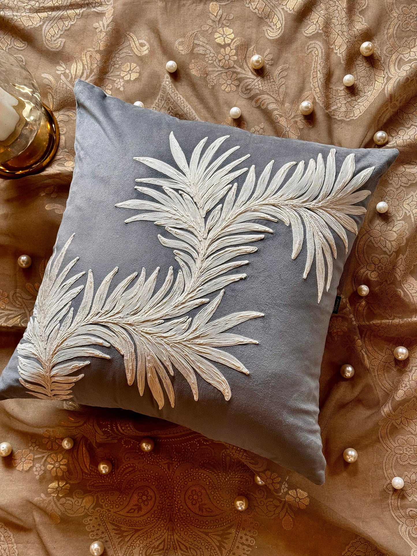 THE GREY LEAFLET ACCENT CUSHION