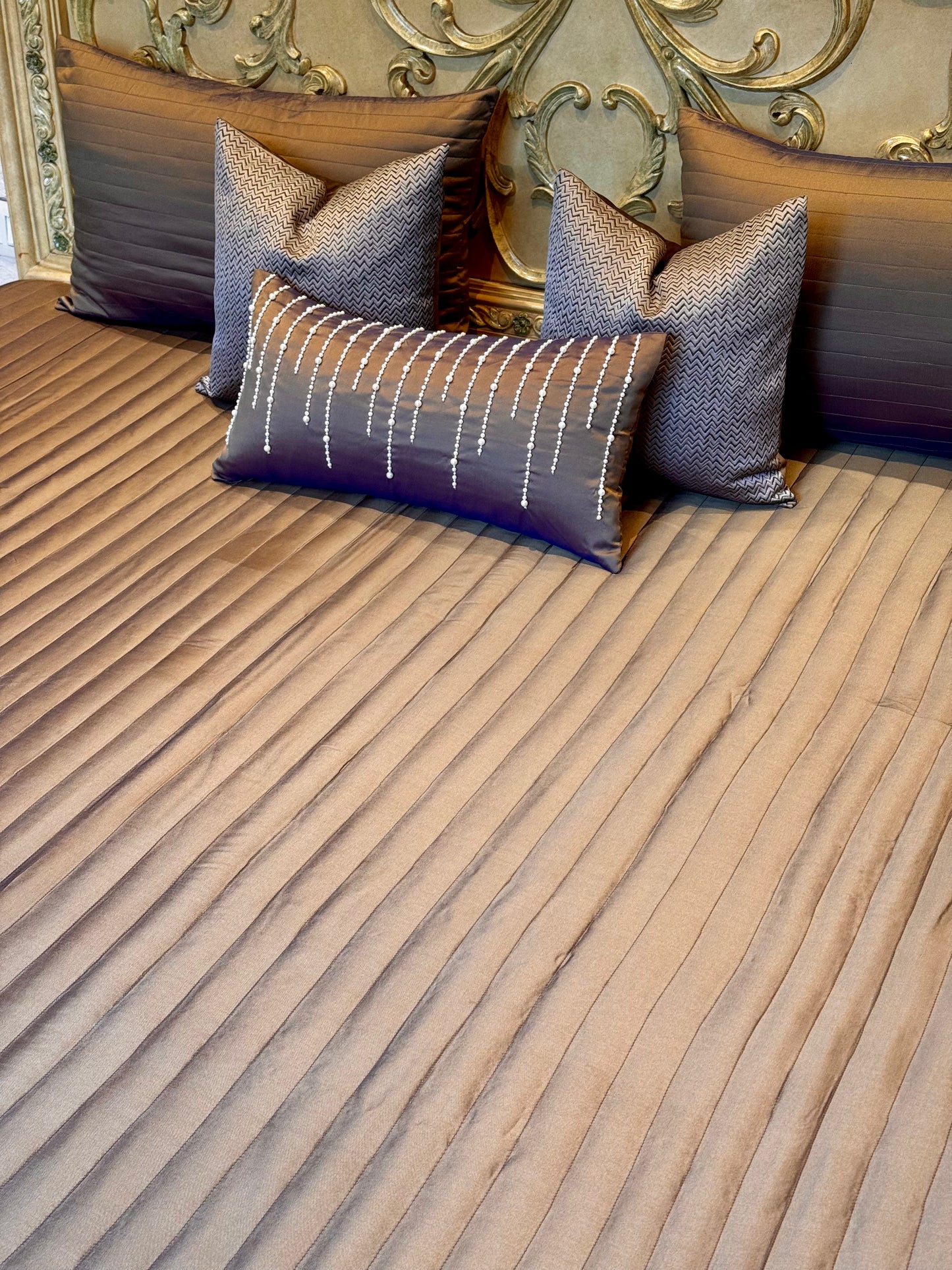 The Brown Dripping Bedding Set