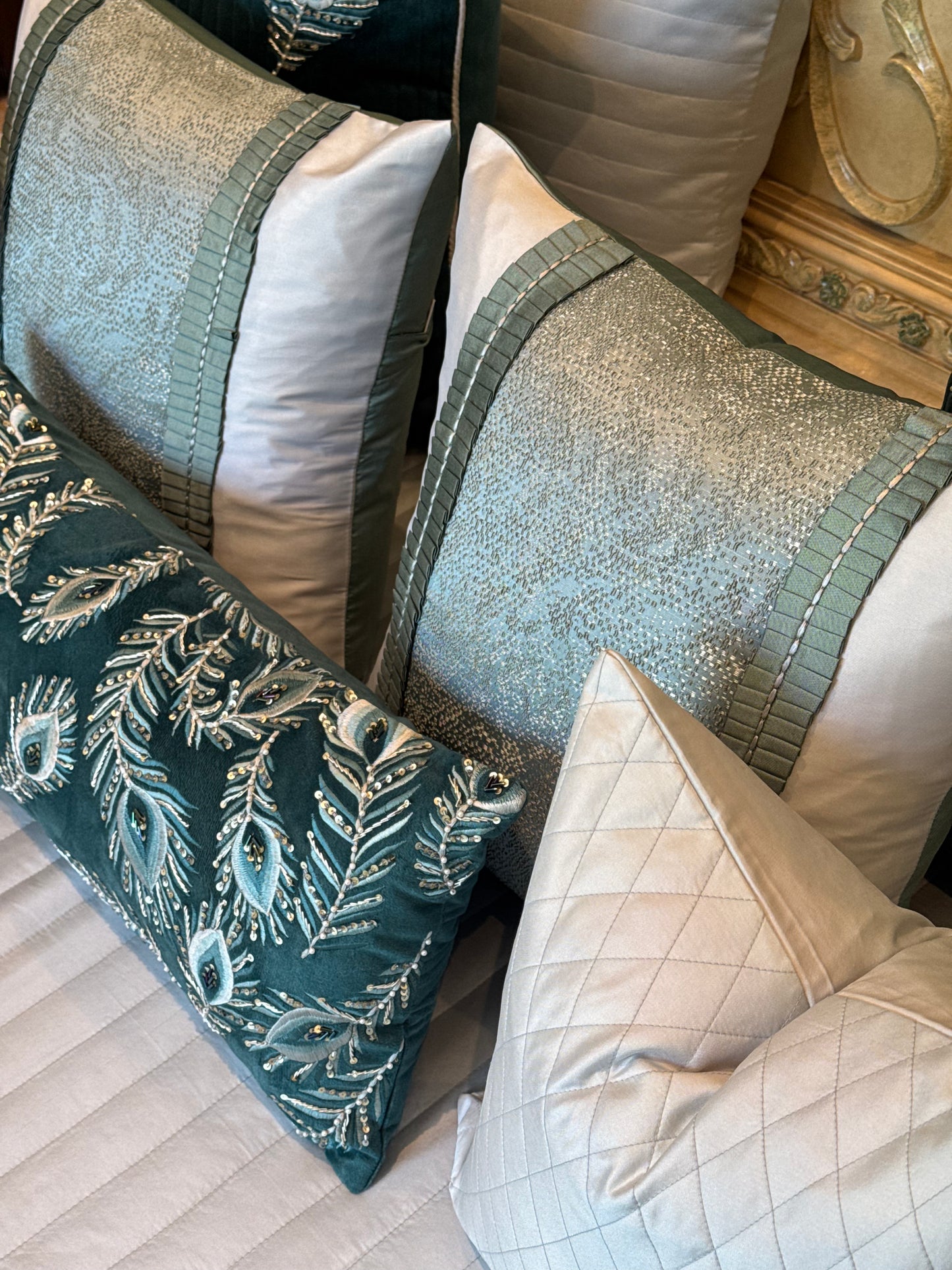 The Dancing Peacock Bedding Set