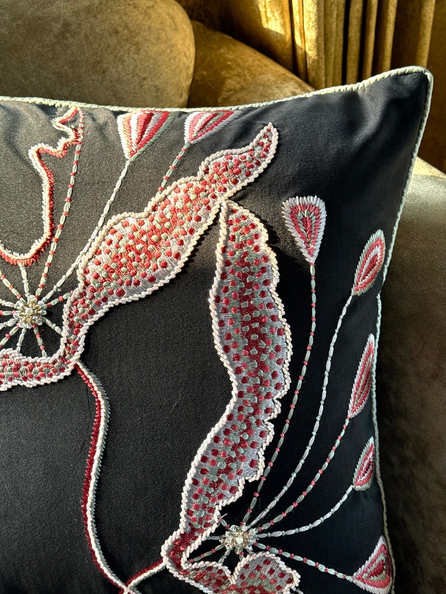 The Black Rosé Cushion Cover