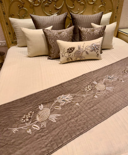 THE BEIGE CITRUS WITH BED RUNNER