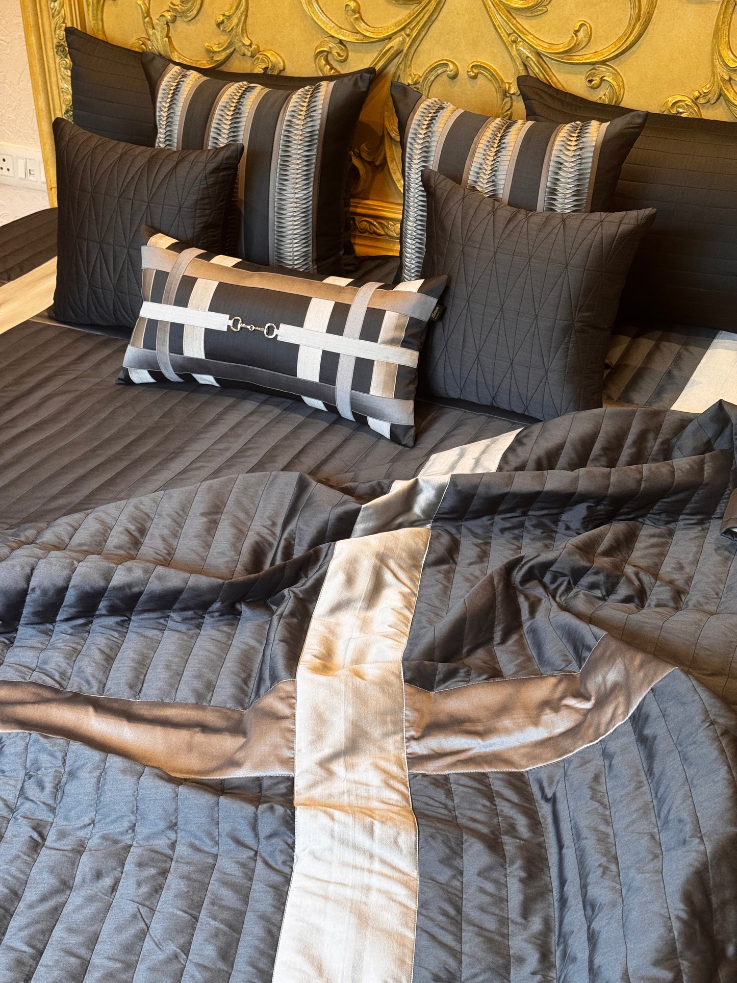 The Deep Blue Grid Bedding Set