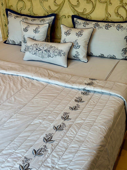 The Cotton Light Grey Leaf Quilt Set