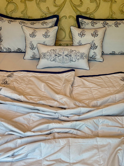 The Cotton Light Grey Leaf Quilt Set