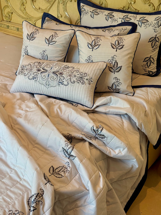 The Cotton Light Grey Leaf Quilt Set