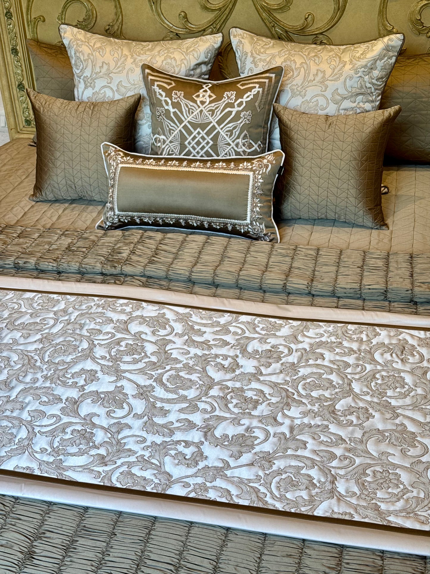 The Silken Crest Quilt Set