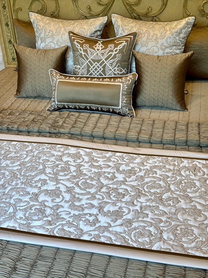 The Silken Crest Quilt Set