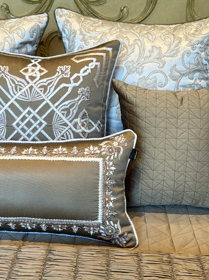 The Silken Crest Quilt Set