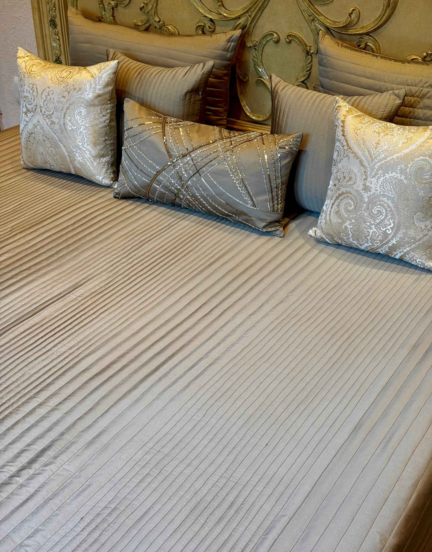 The Aurelia Bedding Set