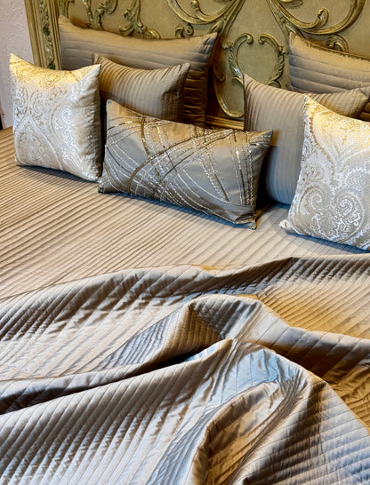 The Aurelia Bedding Set
