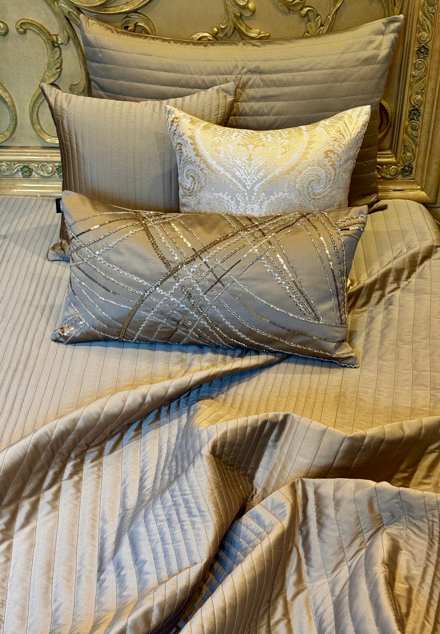 The Aurelia Bedding Set