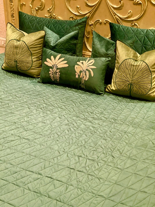 THE EMERALD BANYAN BEDDING SET
