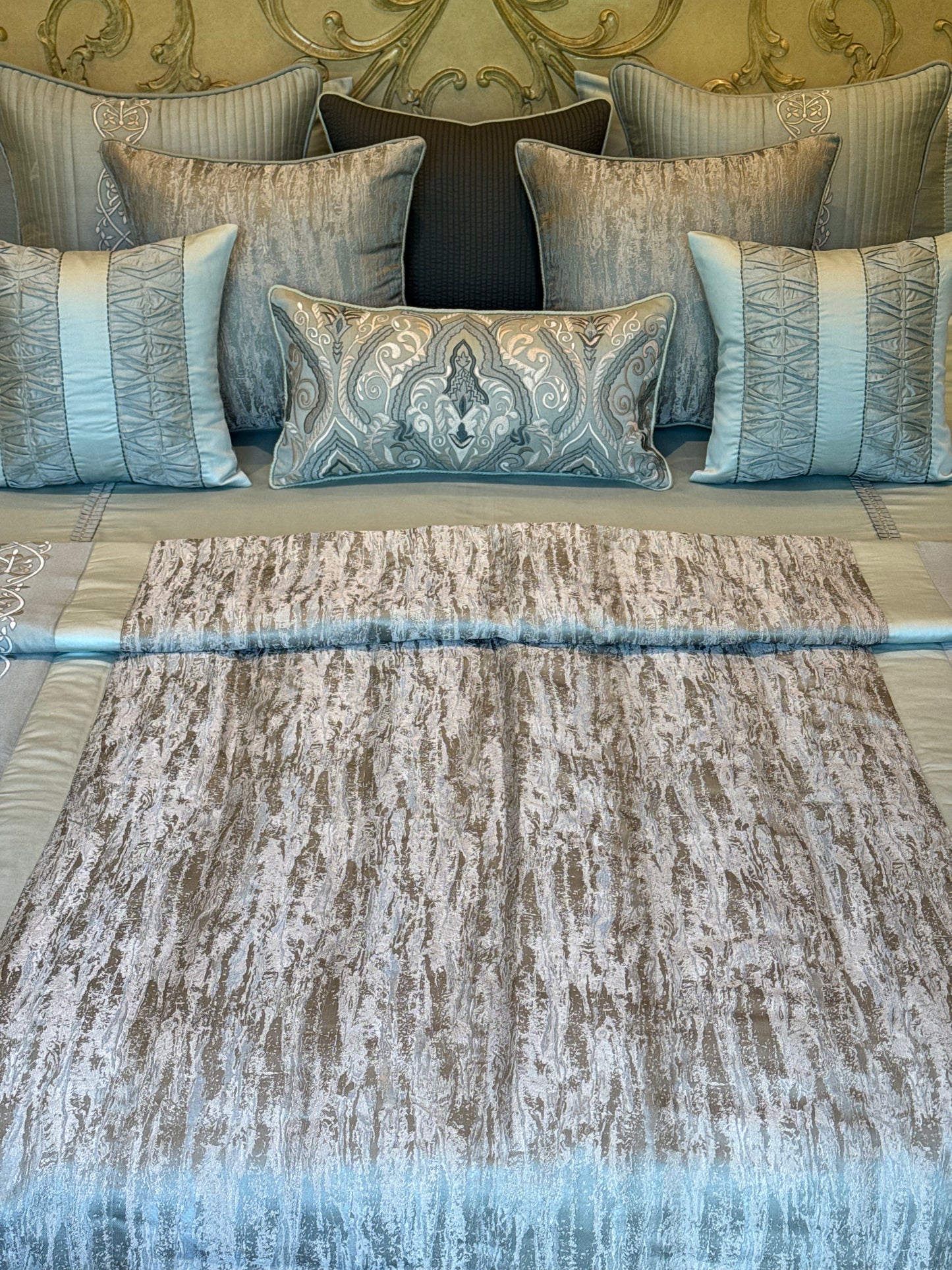The Azure Palazzo Quilt Set