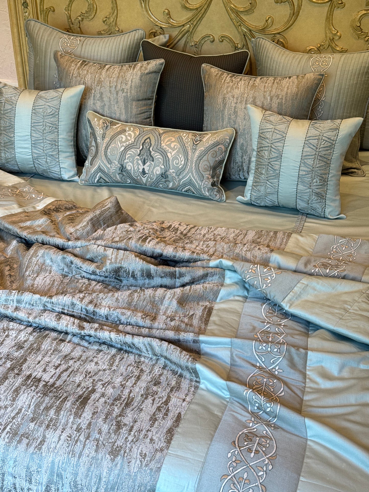 The Azure Palazzo Quilt Set