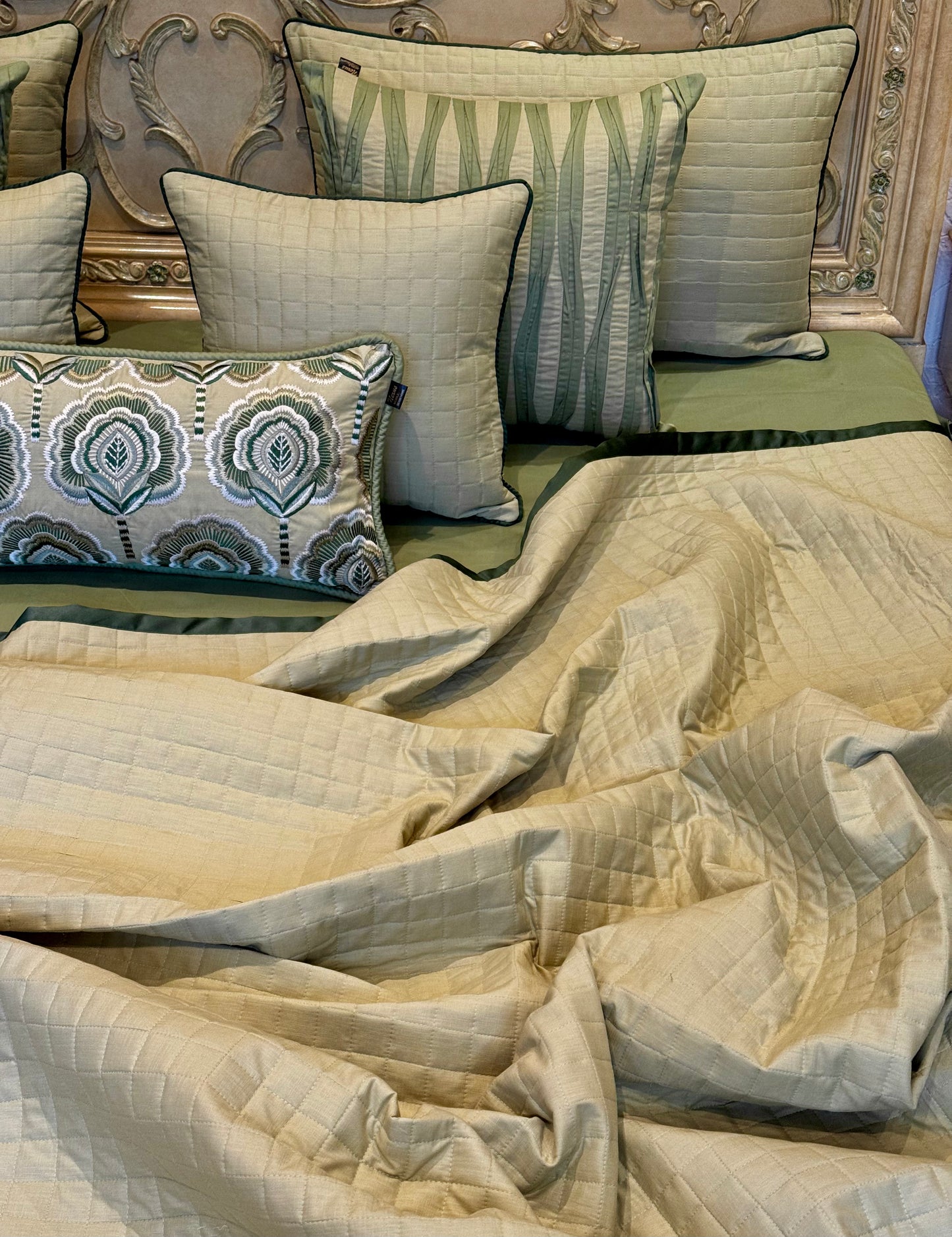 The Green Hour Bedding Set